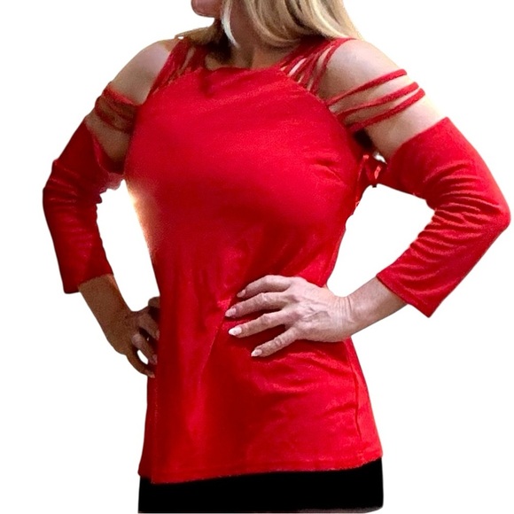 La cité Elegant NWOT Red Cold Shoulder Women's knit Top - Picture 1 of 13